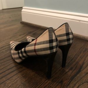 Burberry vintage check pumps